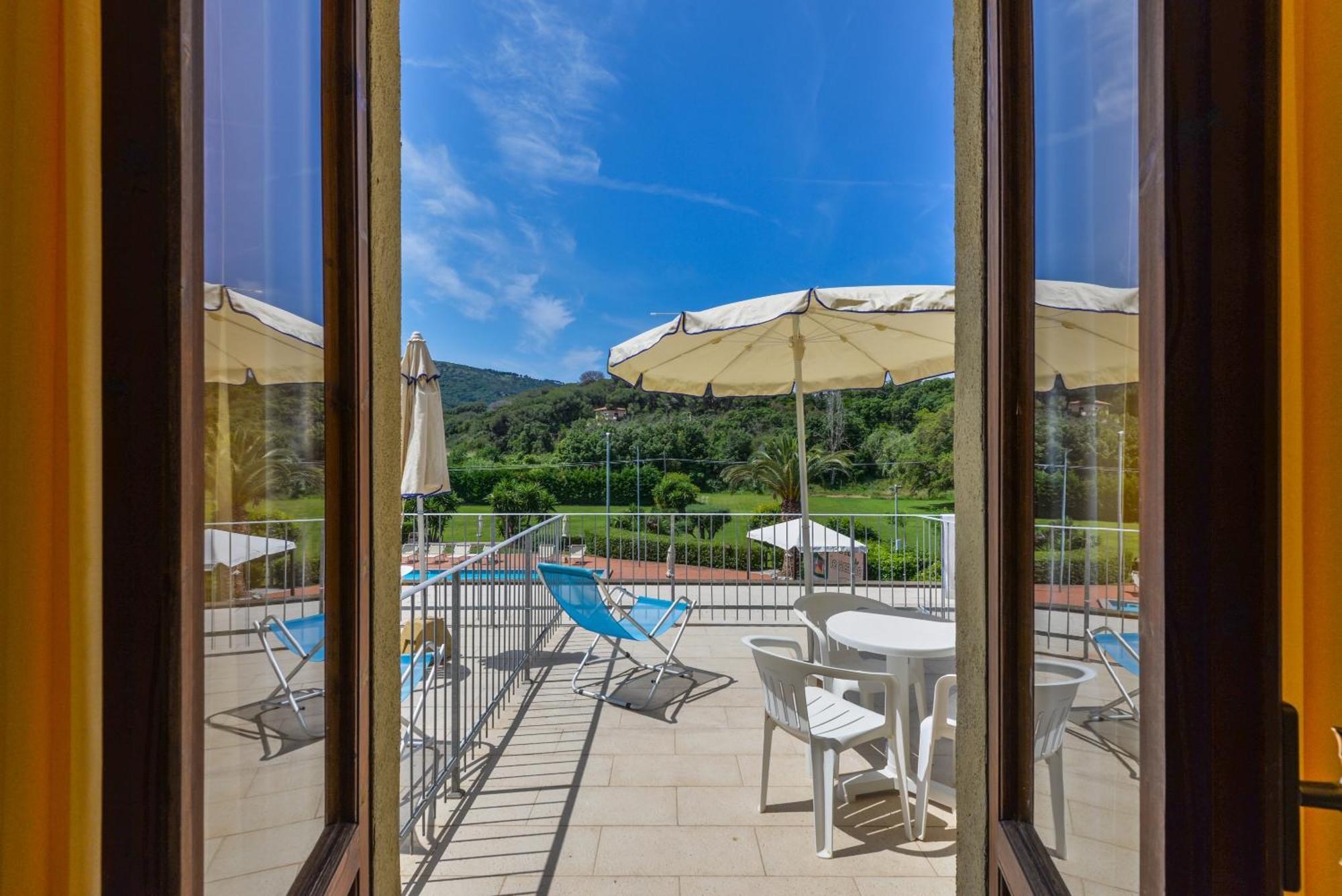 Hotel Le Acacie Каполивери Екстериор снимка