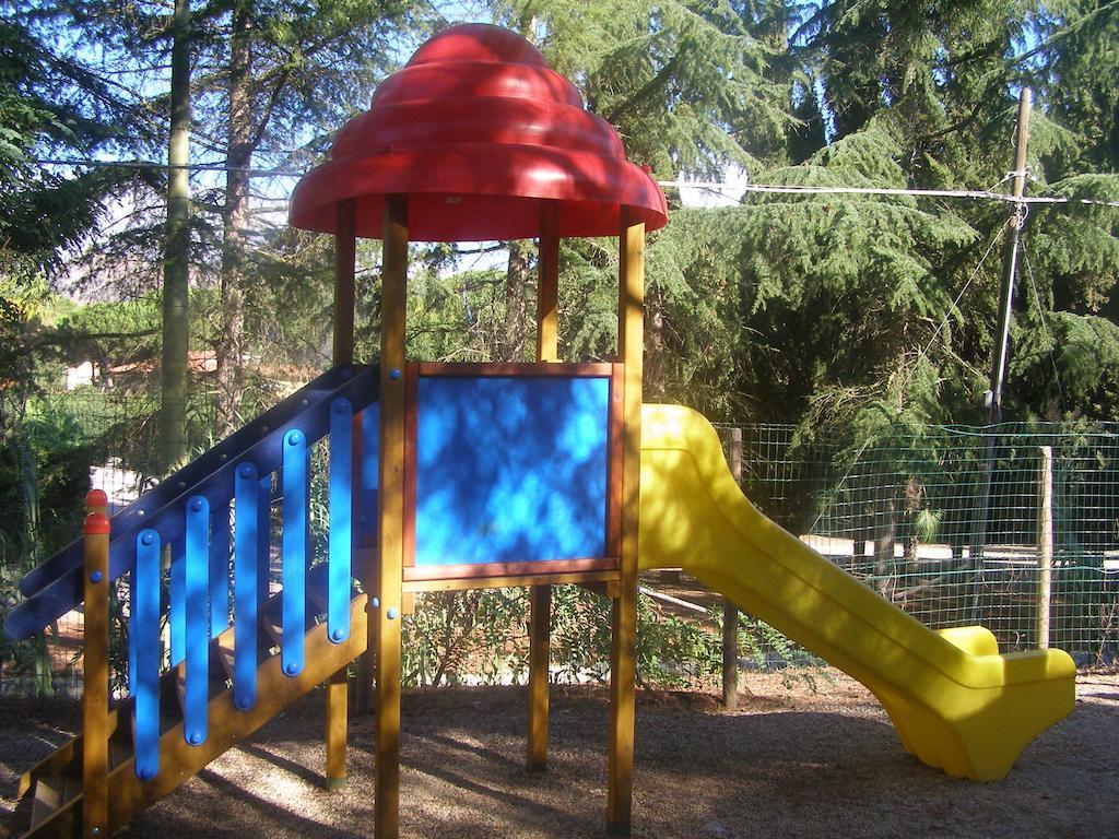 Hotel Le Acacie Каполивери Екстериор снимка