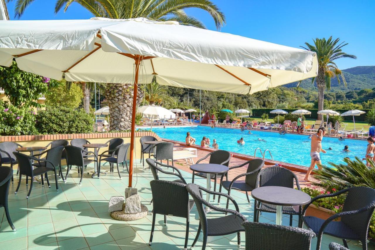 Hotel Le Acacie Каполивери Екстериор снимка